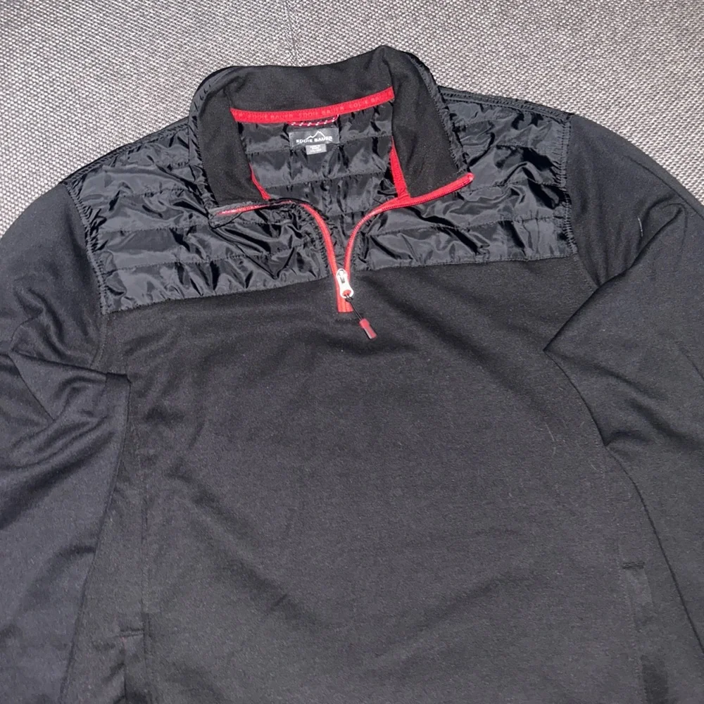 Eddie Bauer Men's Black and Red Quarter-Zip Jacket - Picture 3 of 4